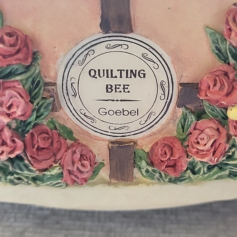 GOEBEL 1999 Hummelscapes quilting bee stand. 1047-D Great condition.